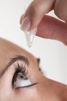 “일회용 점안제, 한번만 사용하고 버리세요”