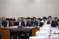 與野, 문재인케어 재원 마련 두고 설전