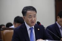 복지부 “불법 봉침 시술 목사, 보조금 회수하겠다”