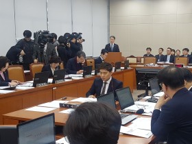 국회 복지위, 정부 코로나 대처 공방…선방vs질타