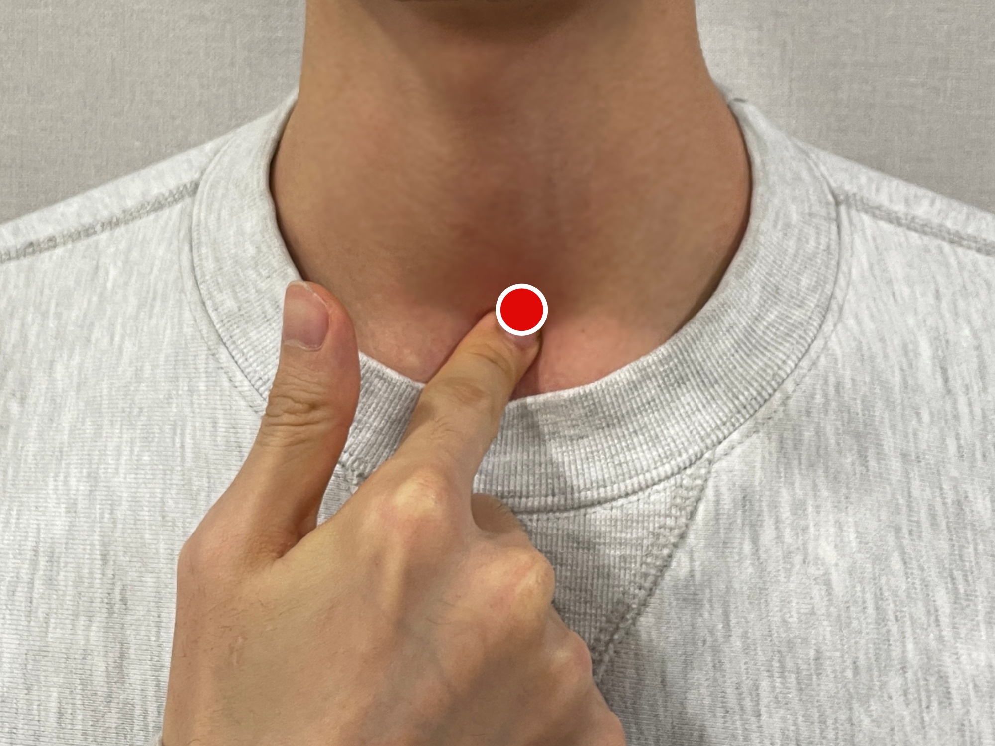 해제2 기침 완화에 효과적인 ‘천돌혈’ 지압.jpg