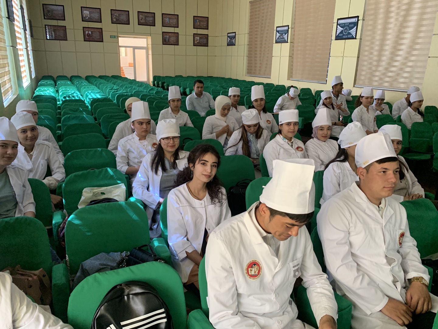 우즈베키스탄 부하라 의과대학 학생들 대상 한의학 교육.jpg