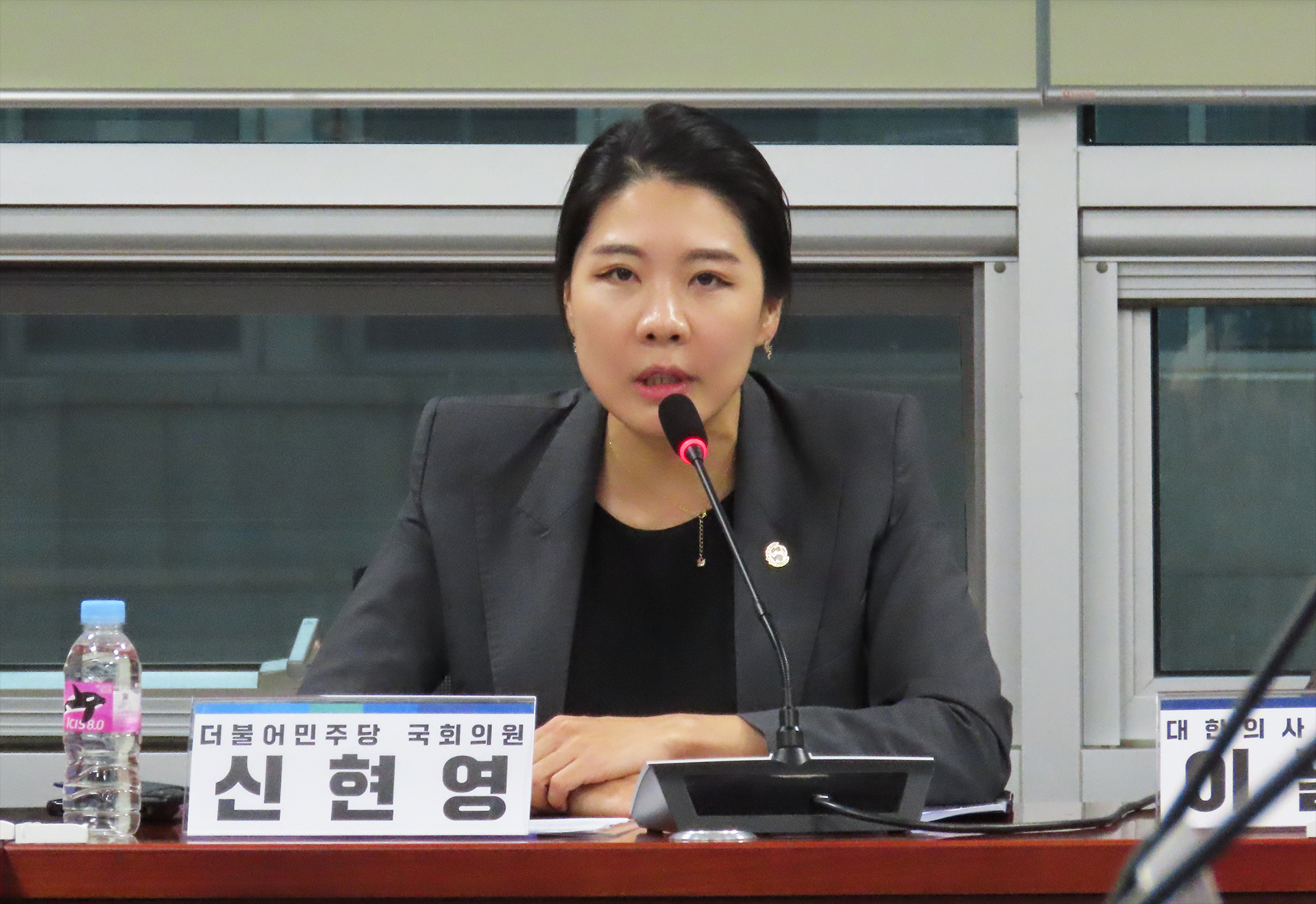 의료현안 신현영 인사말.jpg