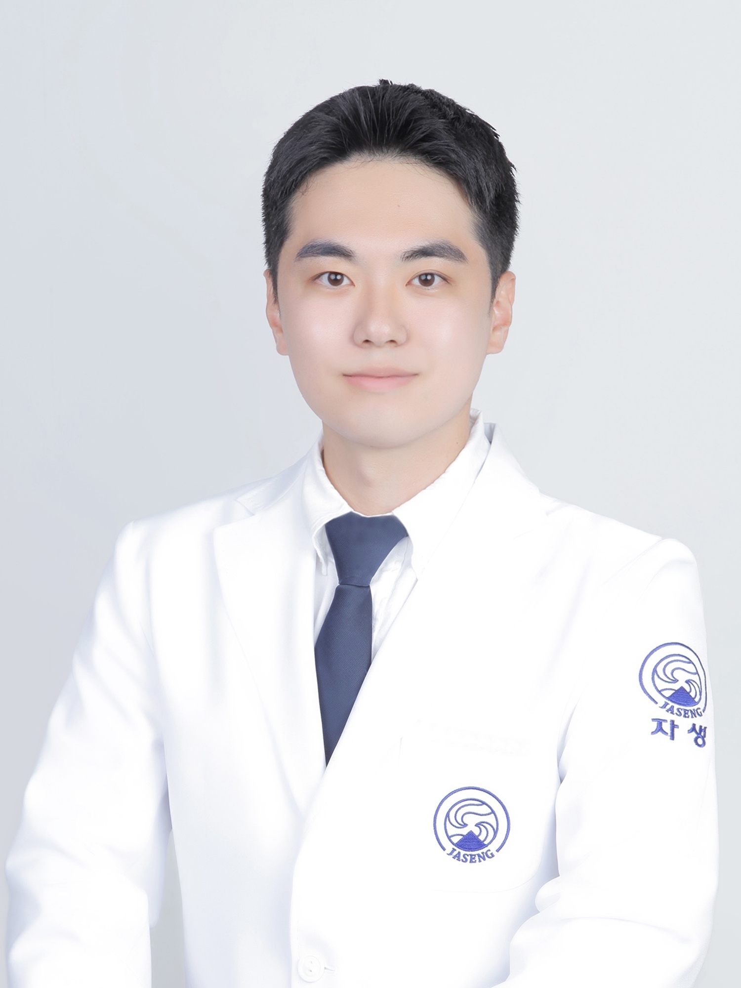 [사진설명] 자생한방병원 척추관절연구소 박현석 한의사.jpg