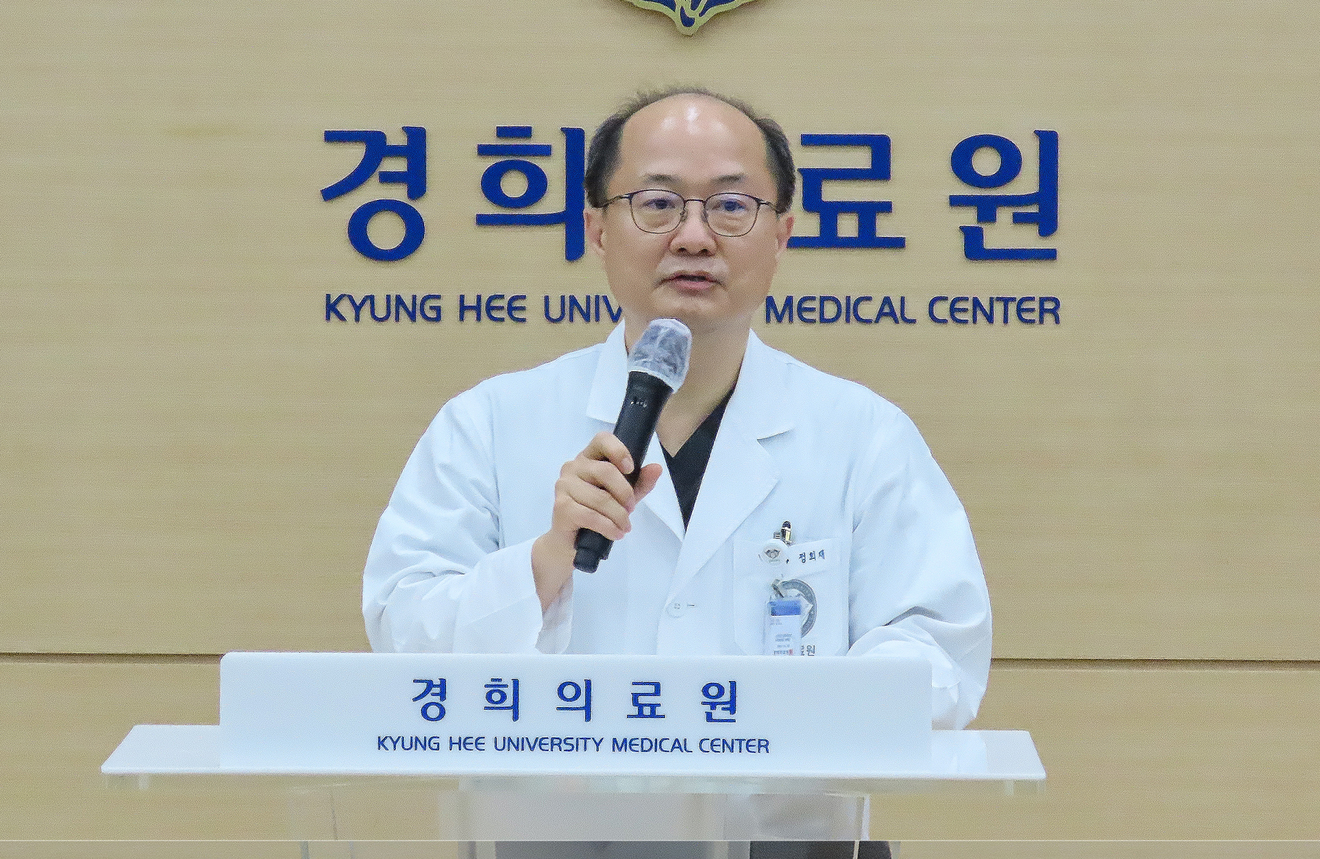 화이트_정희재 병원장.jpg