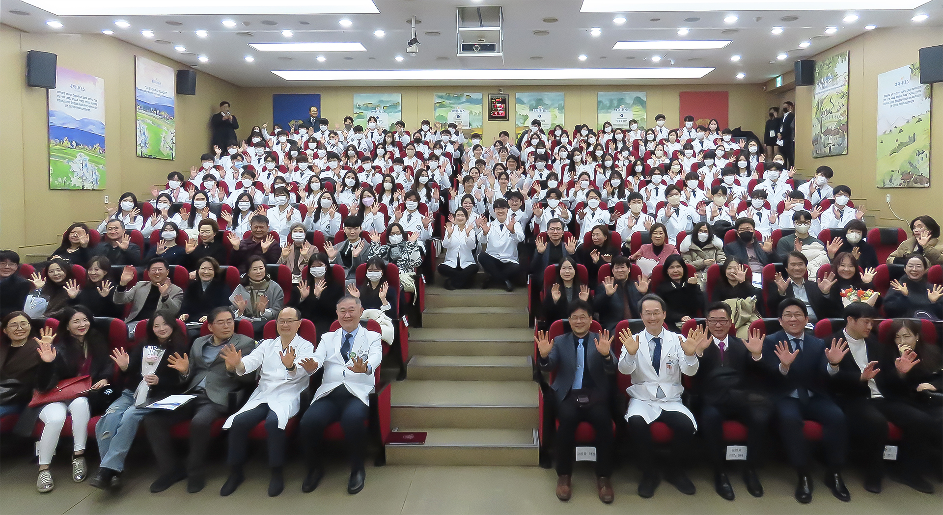 화이트 단체.jpg