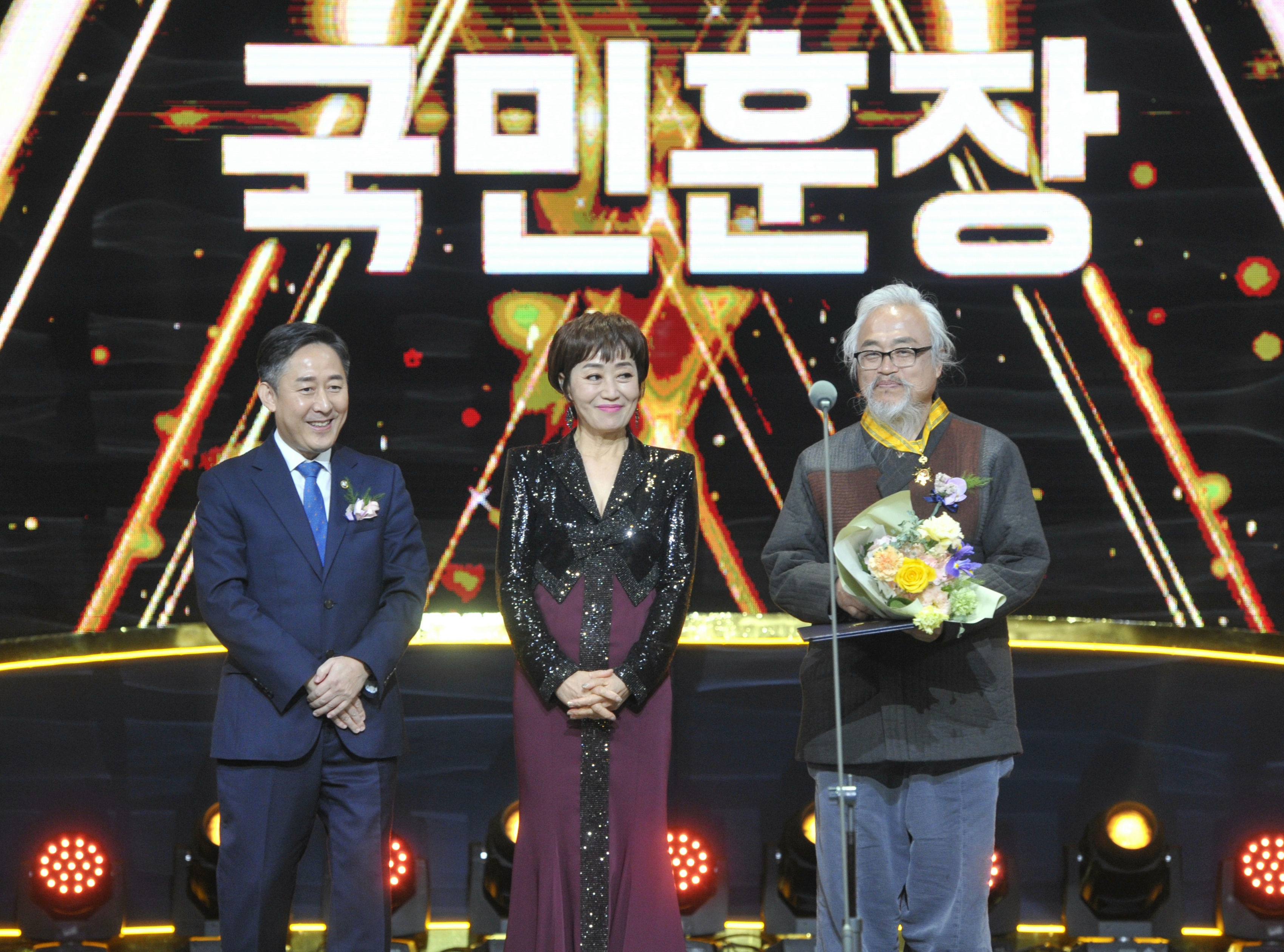 28년 의료봉사한 김명철 한의사, 국민훈장 동백장 > 뉴스 | 한의신문