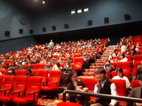 함께 영화 관람하며 근심·걱정 '훌훌∼'