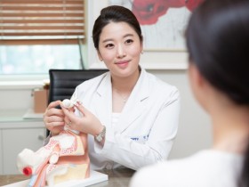 민예은 원장, 출간 1주년 ‘이명난청 완치설명서’ 도서 기증