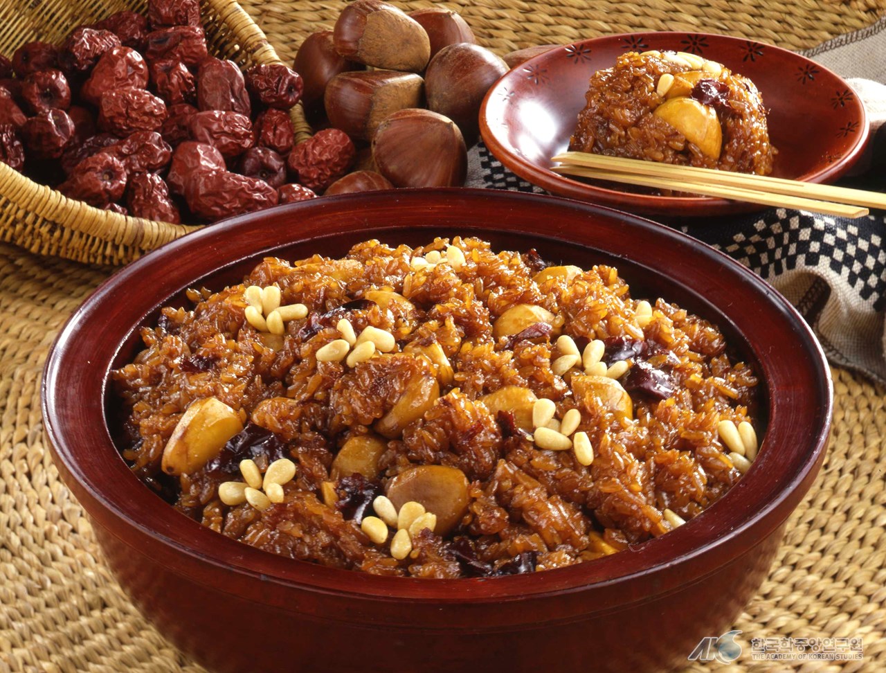 [사진설명] 약밥 (출처 한국학중앙연구원(공공누리)).jpg