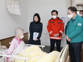 조규홍 복지부 장관, 경북 화재 대피시설 안동유리한방병원 방문