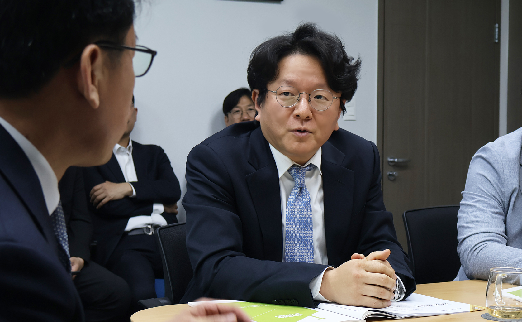 진성준 간담회3.jpg