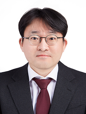 한상윤 교수님(새 사진).jpg