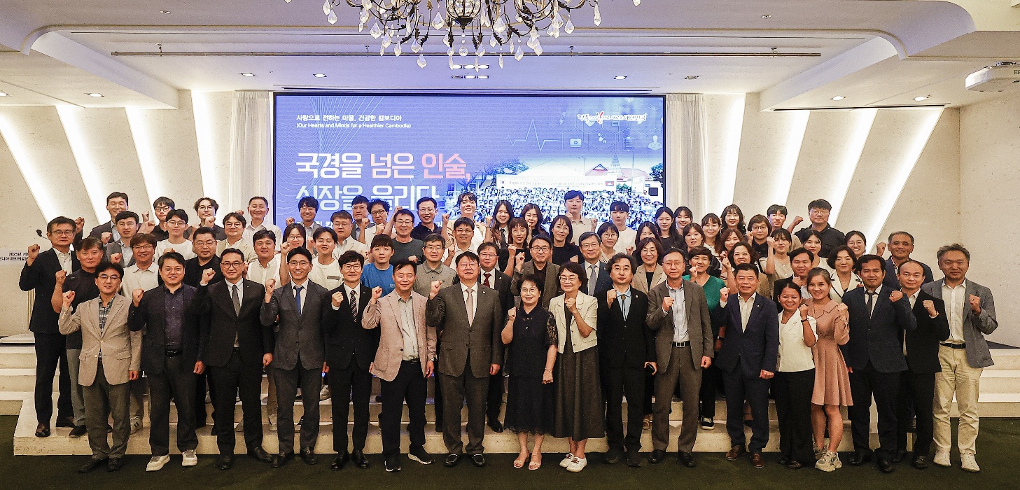 경북 캄보디아봉사1.jpg