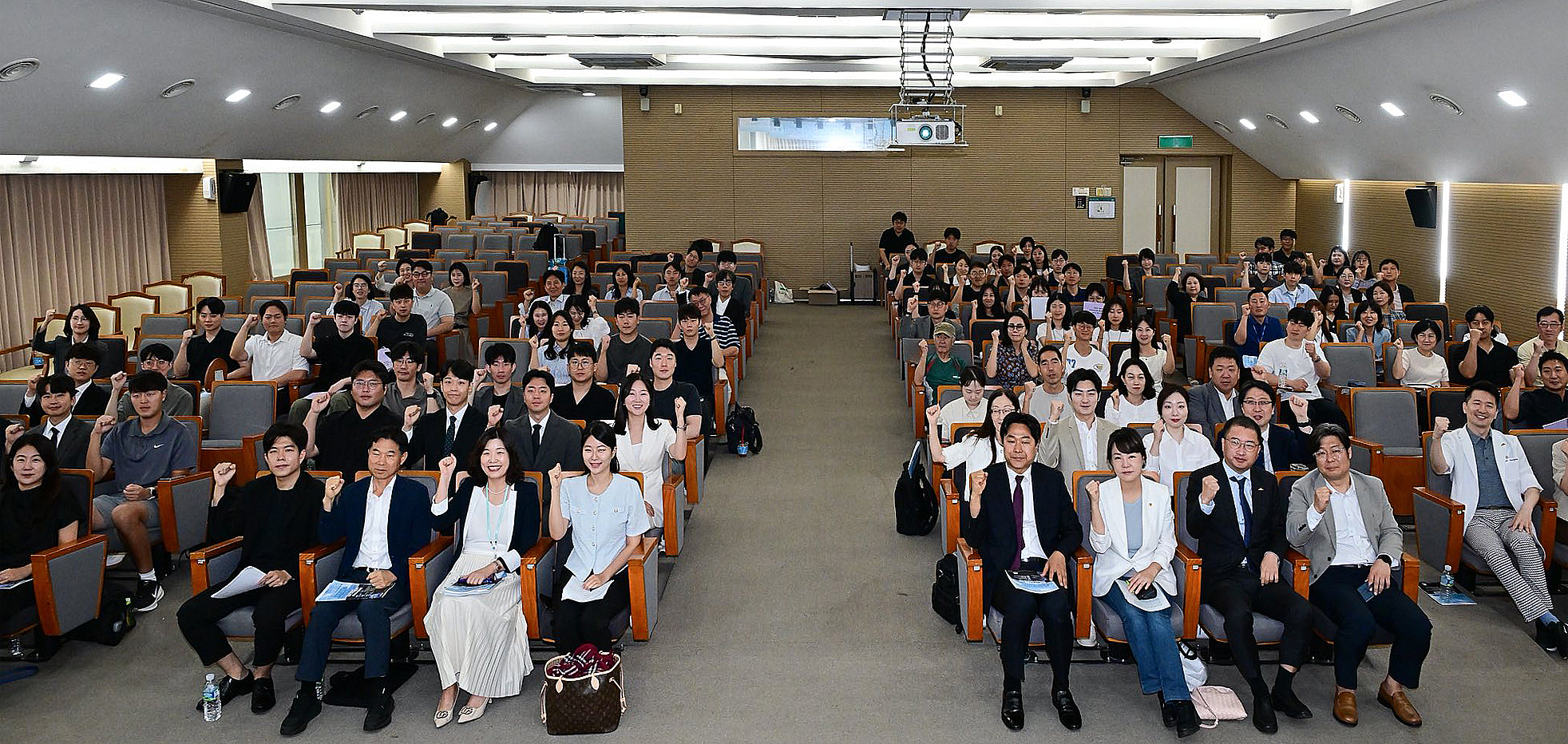 객석 화이팅.jpg