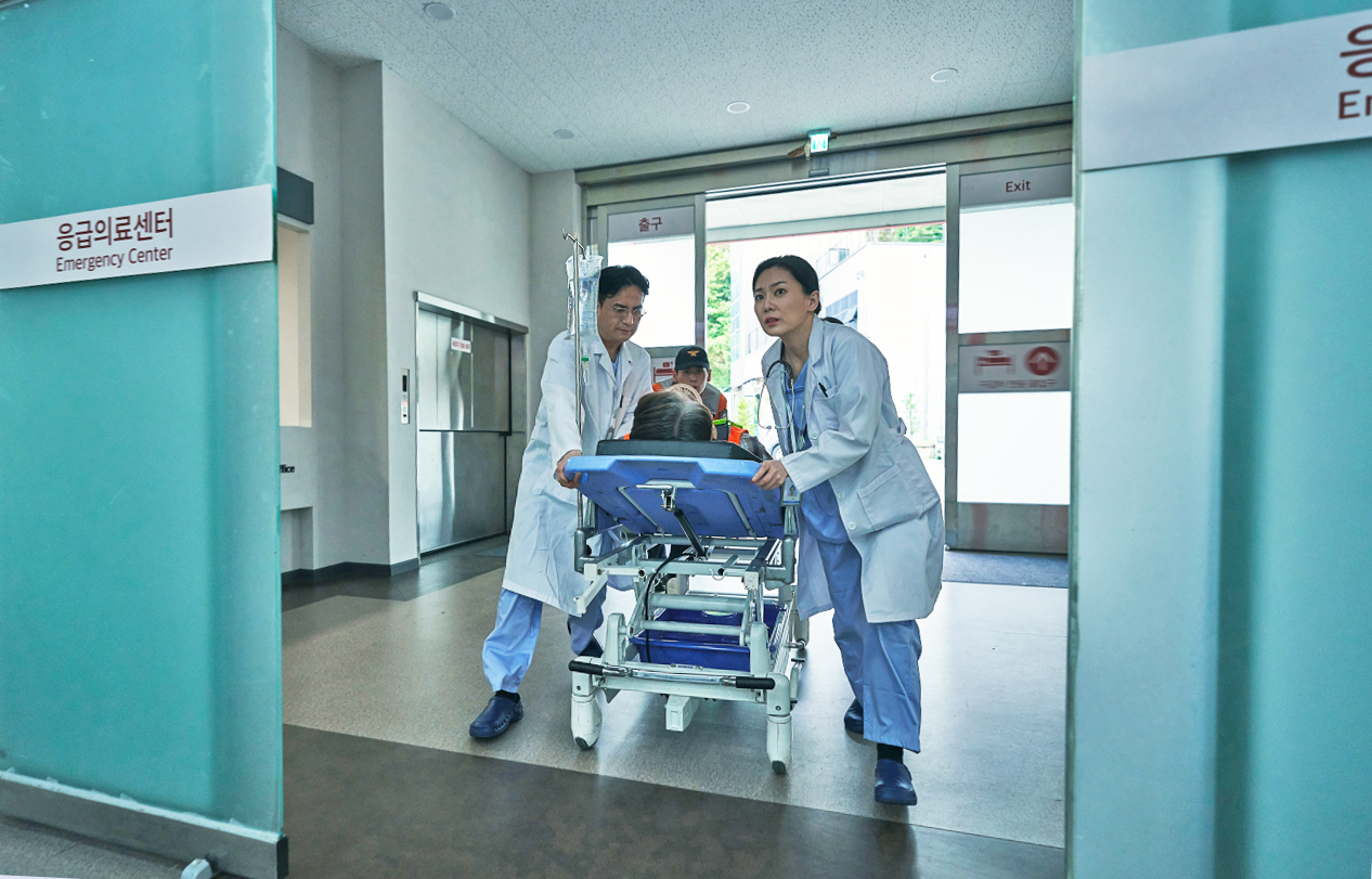 김윤 중증외상센터.jpg