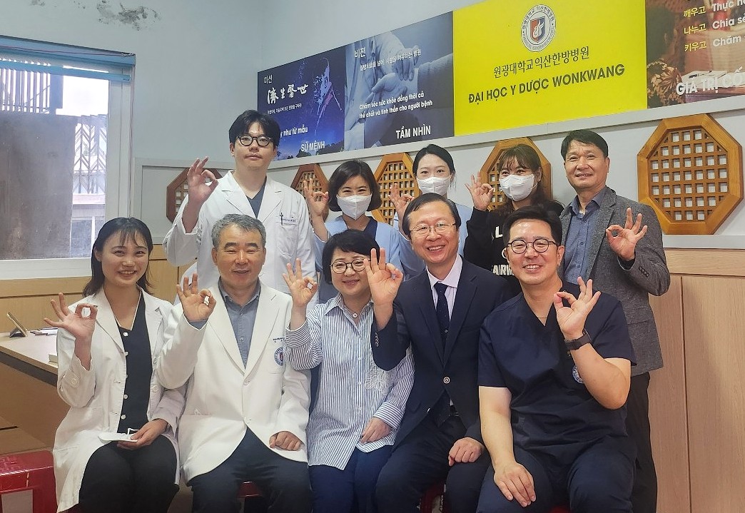 원광대 베트남 진료1.jpg