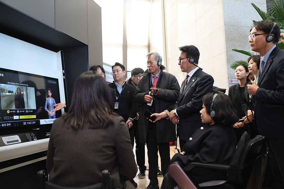 ‘장애인용 키오스크’ 전면 의무화