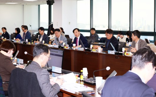 복지부 “건강보험 적정 보상은 강화, 재정 지출은 효율화”