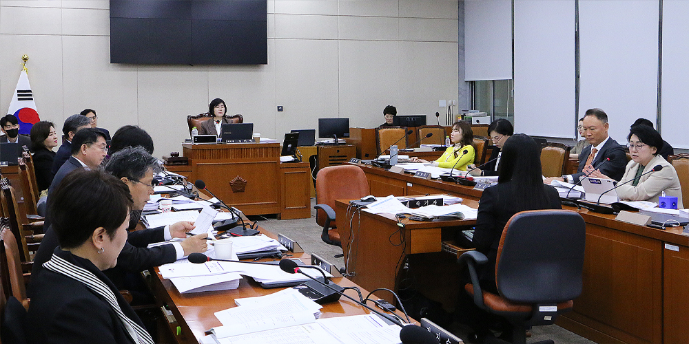 ‘가짜 한의사’ 등 AI 생성 의료인 광고 방지법…복지위 소위 통과