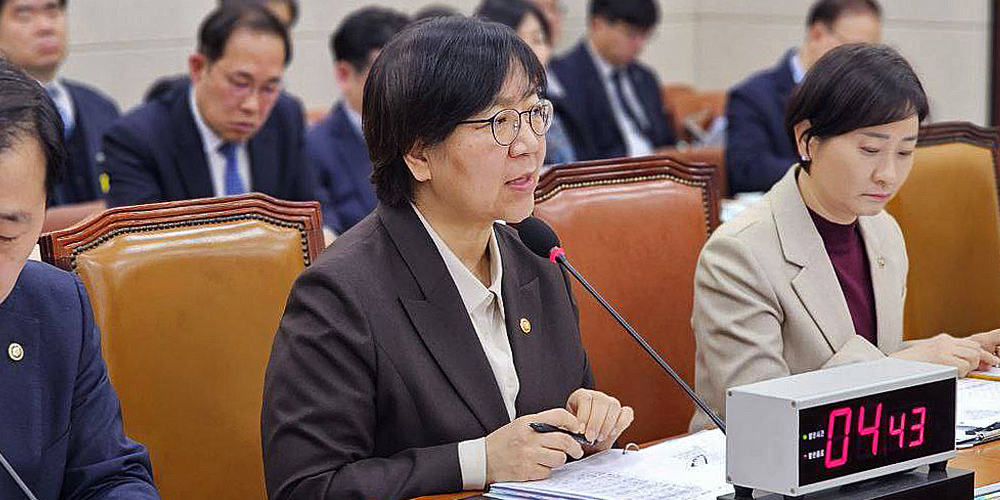 정은경 장관, 코로나 백신 관리 논란 공개 사과…“방역 책임자로서 송구”