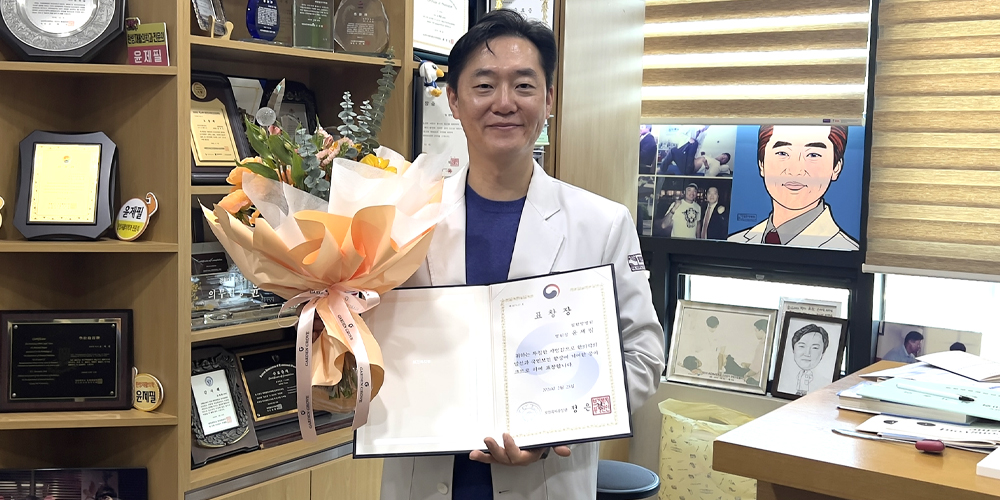 윤제필 원장, 보건복지부 장관 표창 수상…국내외 의료 사각지대 살펴