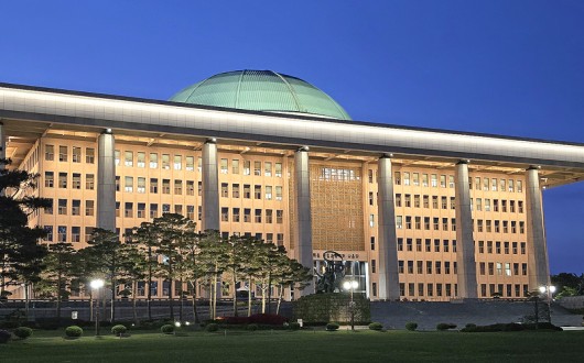 ‘AI 가짜 한의사’ 광고 전면 금지법 제정…의약품 안전관리 강화