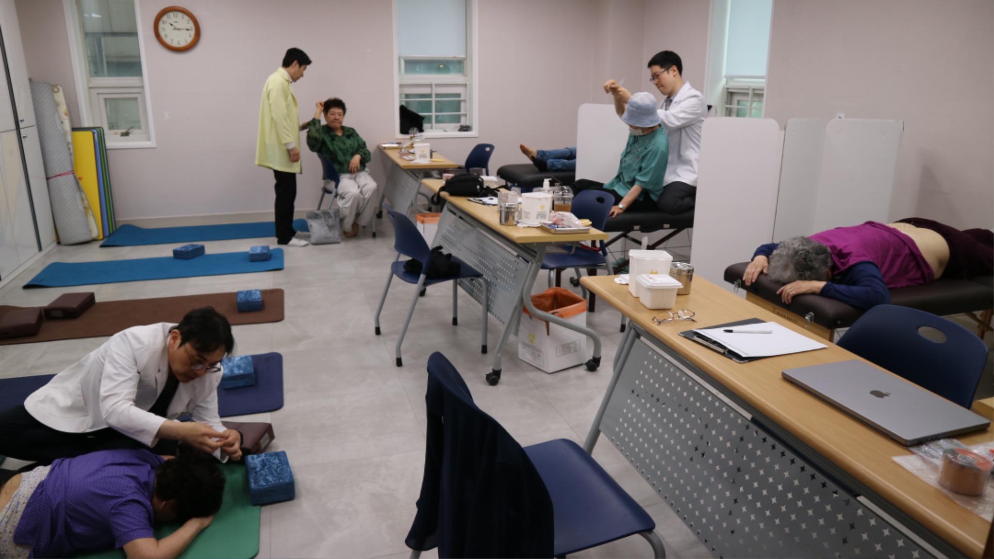 강남 의료봉사3.JPG