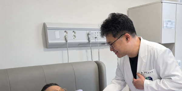 대구한의대한방병원, 어버이날 ‘카네이션 꽃 키링’ 전달