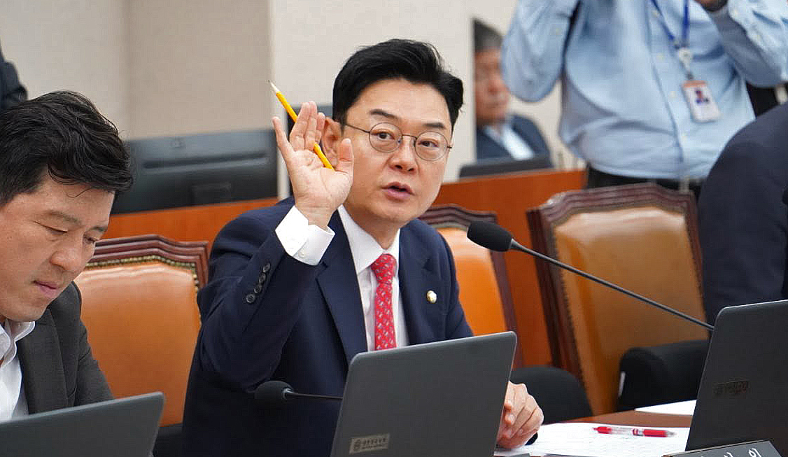 경로당 정기 방문진료 의무화…‘어르신 행복지킴 패키지법’ 추진