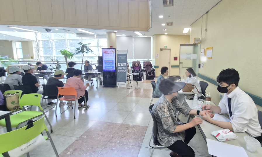 파주시한의사회, ‘한방 건강데이’서 지역주민 건강 돌봐