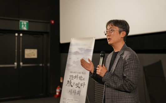 “역사는 저절로 남지 않아, 누군가 끝까지 기록해야만 겨우 살아남아”