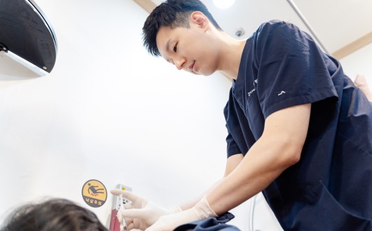 한의사·한의대생 5인, 리도카인 경혈 주사 임상연구 127편 분석
