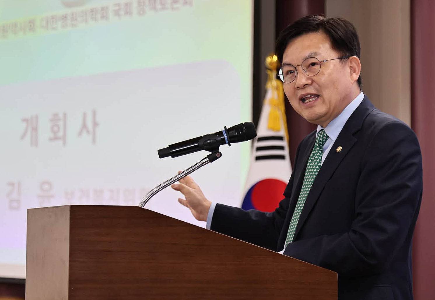 김윤.jpg