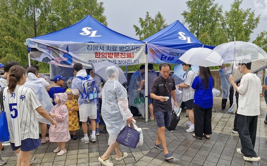 대구지부, 궂은 날씨에도 ‘한의사의 날’ 시민 홍보활동 펼쳐