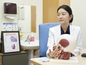 입 돌아가고 눈 안 감기면 안면마비…초기 3주 치료가 관건