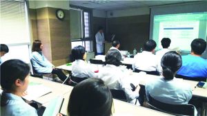 대전대 둔산한방병원이 임상시험 종사자 교육규정에 대해 강의하고 있다.